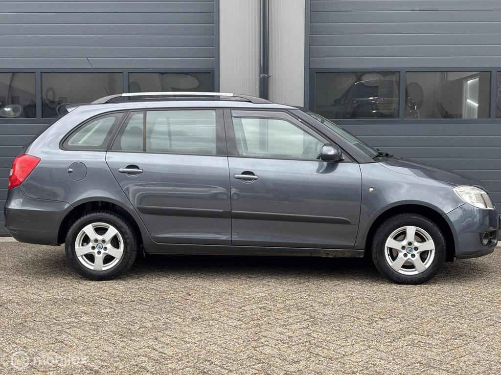 Skoda Fabia Combi 1.4-16V Ambiente Business Uitvoering, Auto's, Skoda, Voorwielaandrijving, 40 €/maand, 4 cilinders, Origineel Nederlands