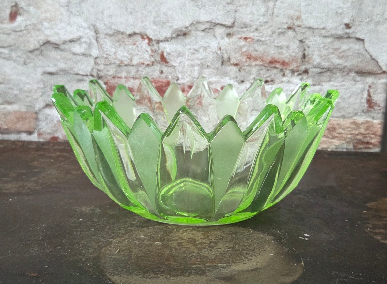 Uranium Glazen Fruit schaal, Ophalen of Verzenden