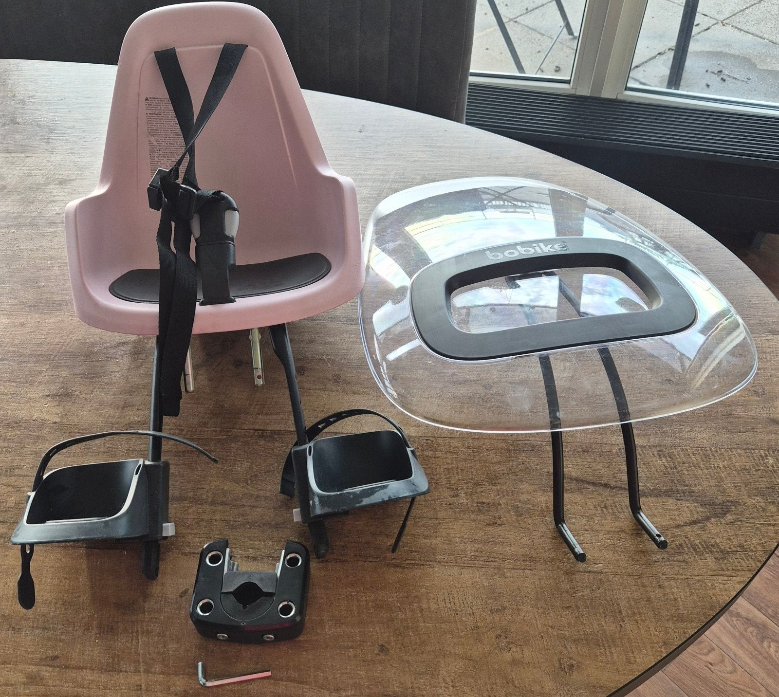 Bobike fietsstoeltje (voor) met windscherm - Roze, Ophalen, Voetsteuntjes, Voorzitje, Zo goed als nieuw