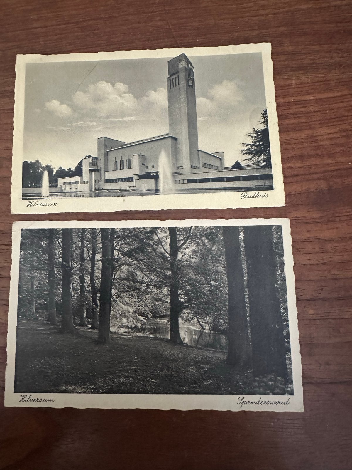 Oude ansichtkaarten Hilversum: Stadhuis en Spanderswoud, Ophalen of Verzenden, 1920 tot 1940, Gelopen, Noord-Holland