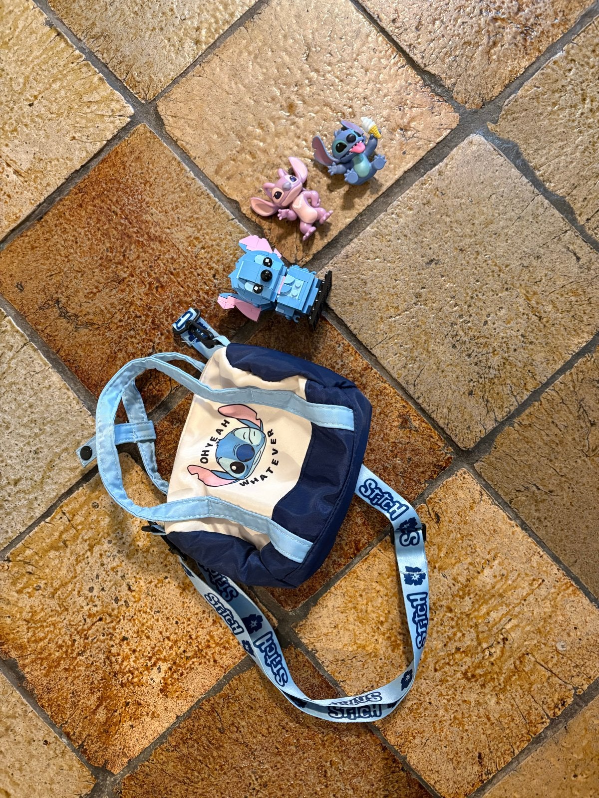 Stitch tasje, LEGO Stitch en 2 Stitch poppetjes, Ophalen of Verzenden, Gebruikt, Jongen of Meisje