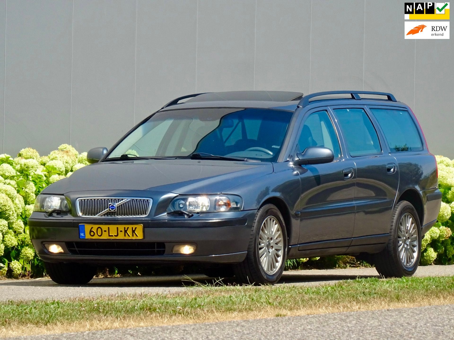 Volvo V70 2.5 T AWD AUT Titanium 2.5t | 7 Zitter | DAK | NL, Automaat, Zwart, 7 stoelen, 2521 cc