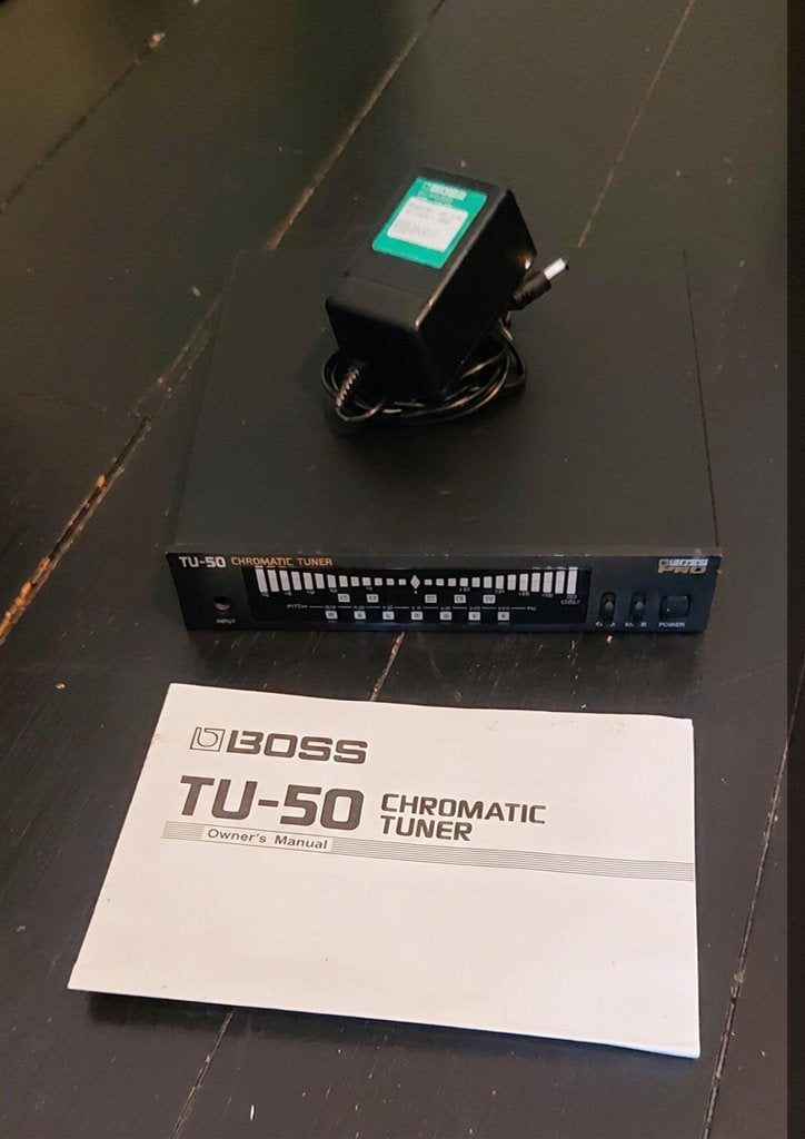 Boss TU-50 Chromatic Tuner – Incl. Adapter & Handleiding, Muziek en Instrumenten, Effecten, Ophalen of Verzenden, Zo goed als nieuw