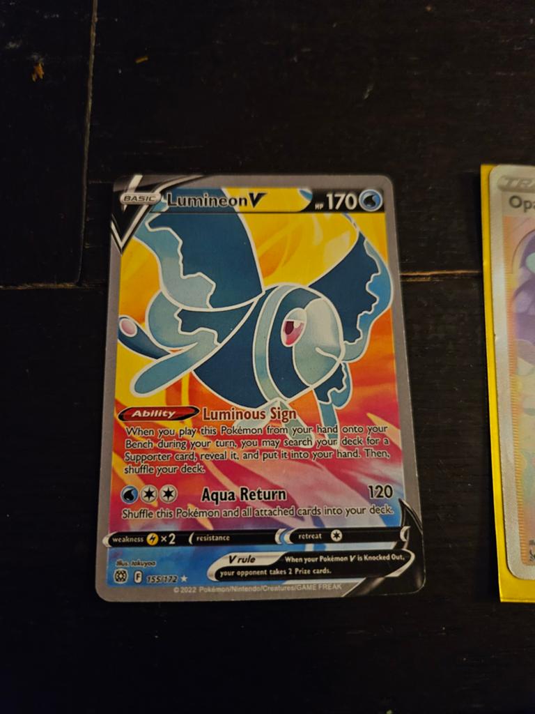 Pokémon Kaarten: Lumineon V en Trainer Opal, Ophalen of Verzenden, Zo goed als nieuw, Meerdere kaarten