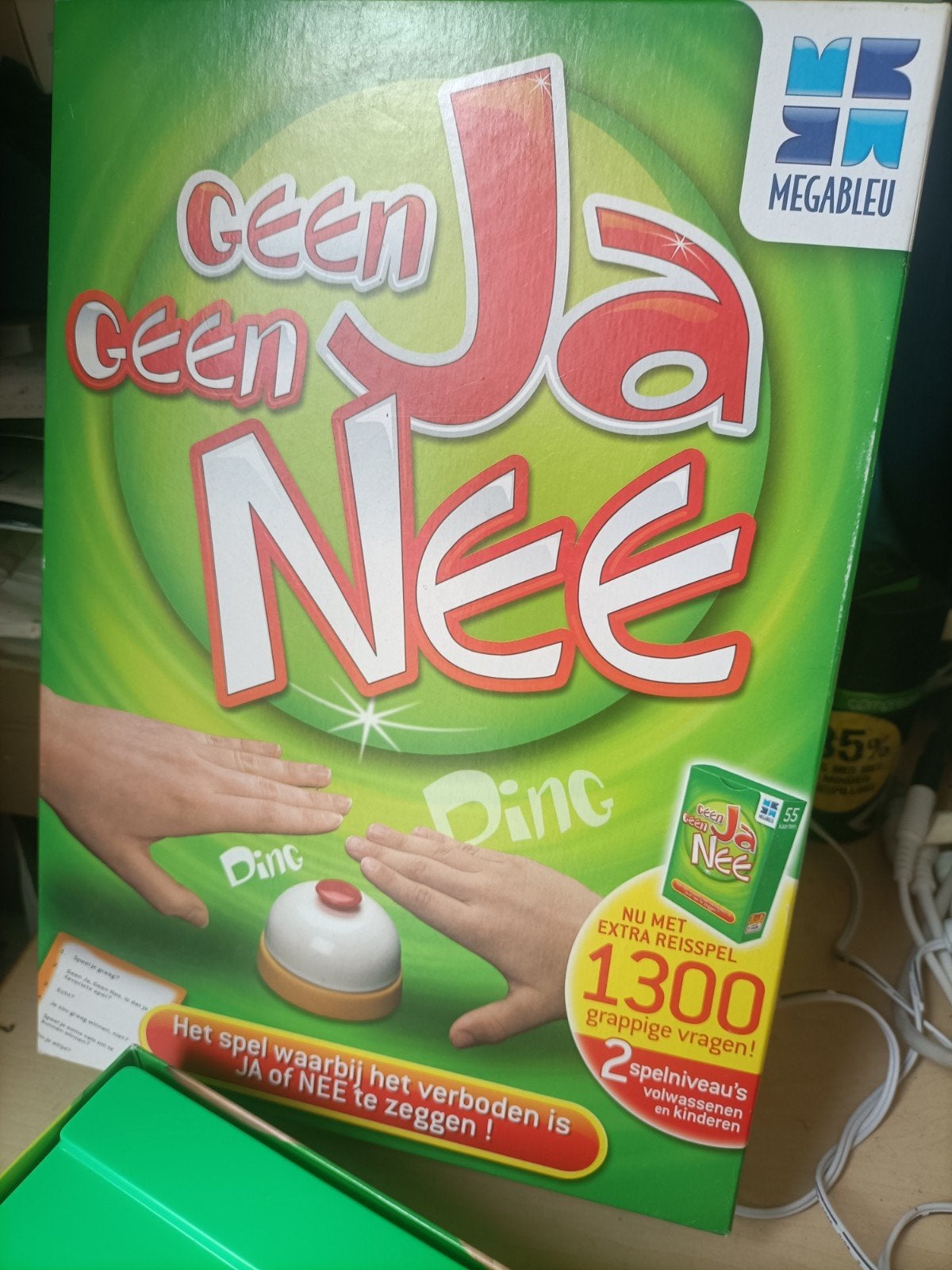 Geen Ja Geen Nee - Het hilarische gezelschapsspel!, Megableu, Vijf spelers of meer, Ophalen of Verzenden, Zo goed als nieuw