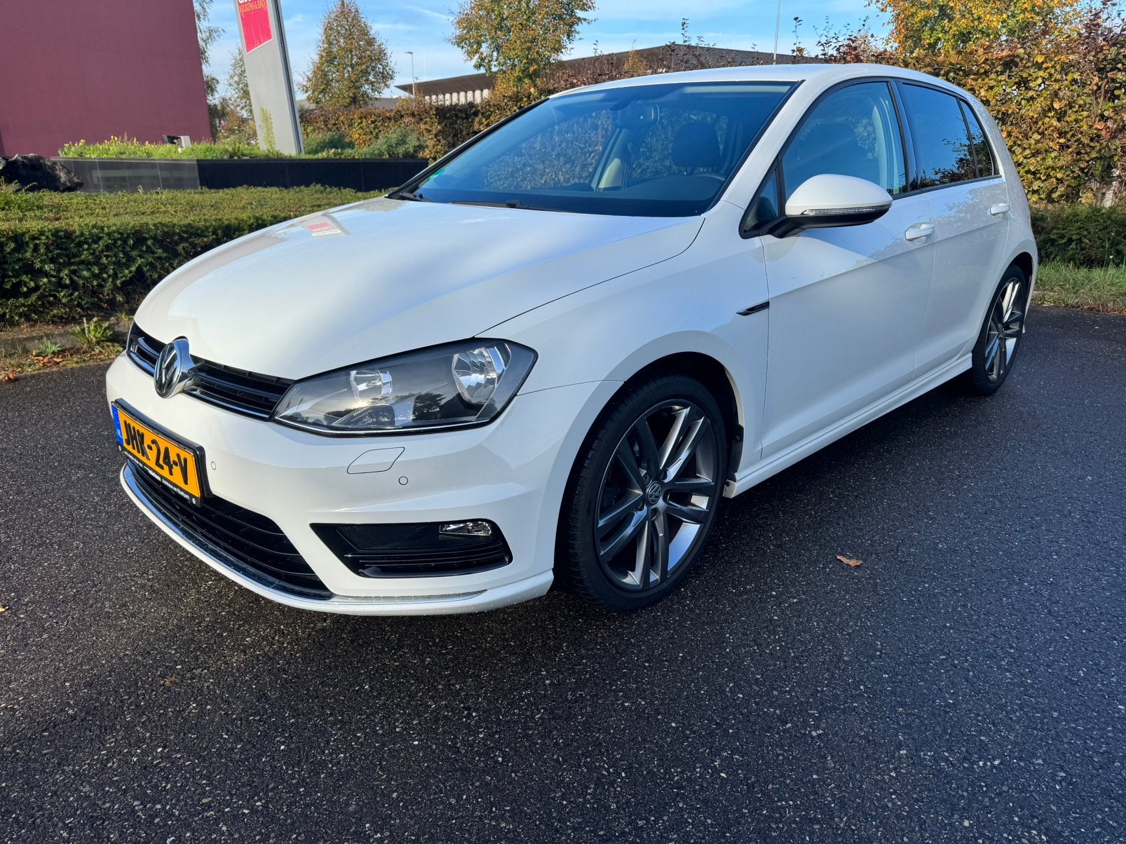 Volkswagen Golf R line lounge 1.2 TSI 85pk BMT 5D 2015 Wit, Auto's, Voorwielaandrijving, Stof, Zwart, 4 cilinders