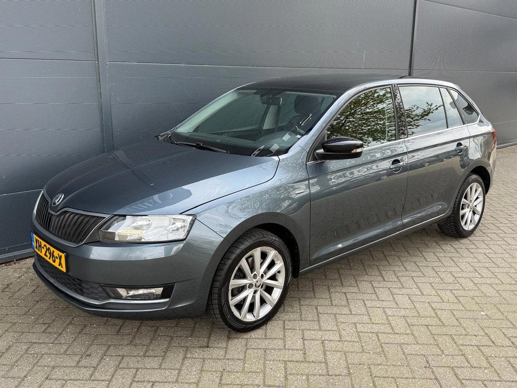 Skoda Rapid Spaceback 1.0 TSI Clever/ Automaat/Navi/carplay/, Auto's, Skoda, Parkeersensor, Gebruikt, Euro 6, 610 kg