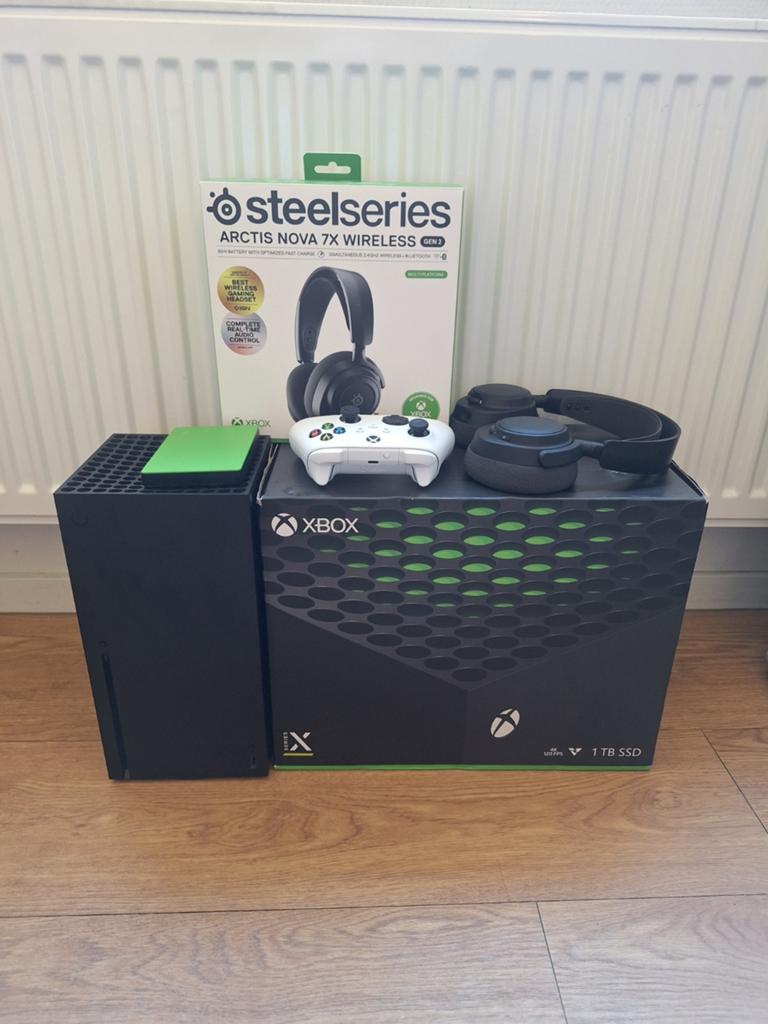 Xbox series x met steelseries arctis nova 7x gen 2, Spelcomputers en Games, Ophalen of Verzenden, Zo goed als nieuw, Xbox Series X