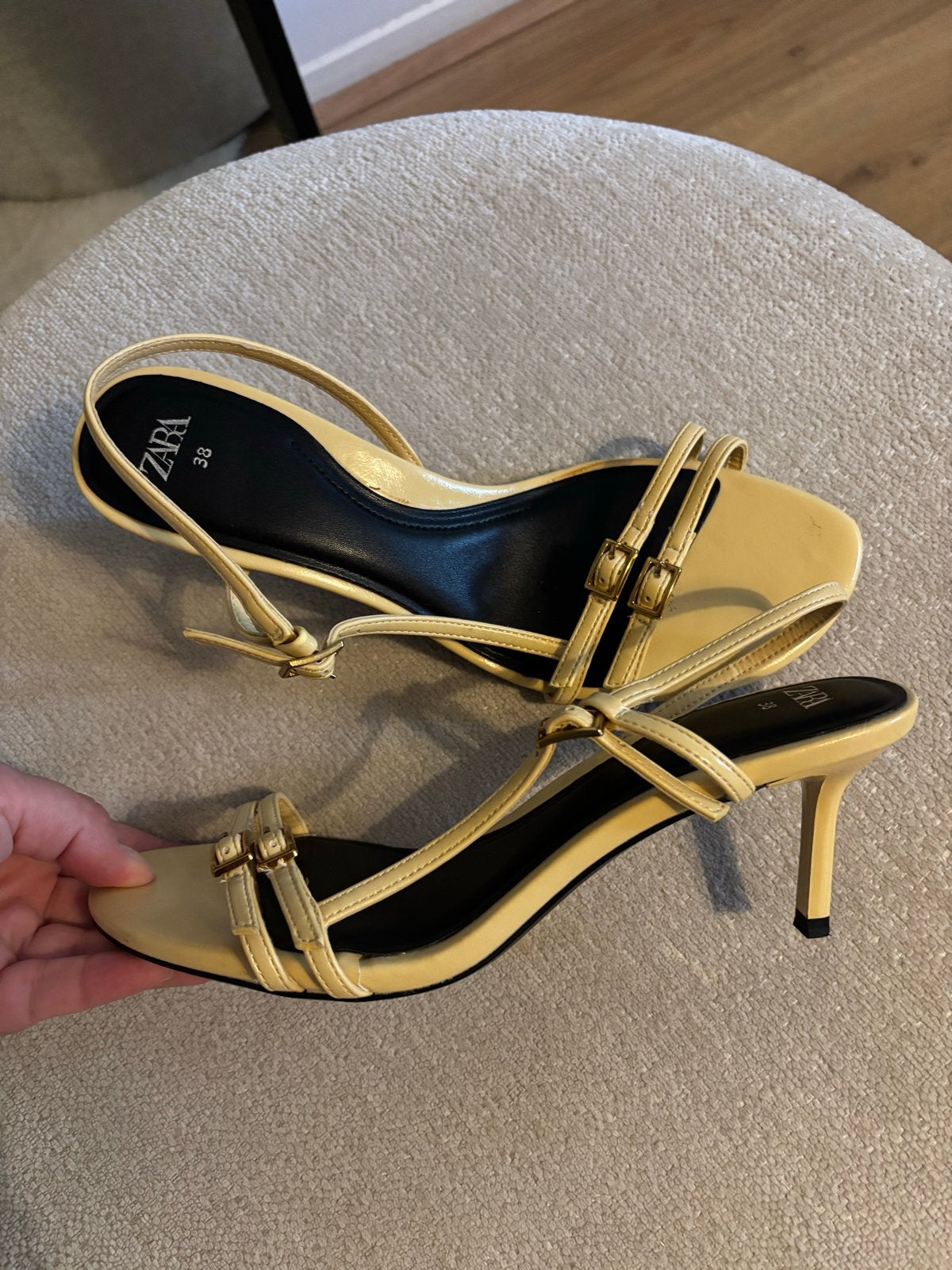 Zara Hakken Sandalen Lichtgeel Maat 38 Nieuw, Ophalen of Verzenden, Nieuw, Geel, Sandalen of Muiltjes