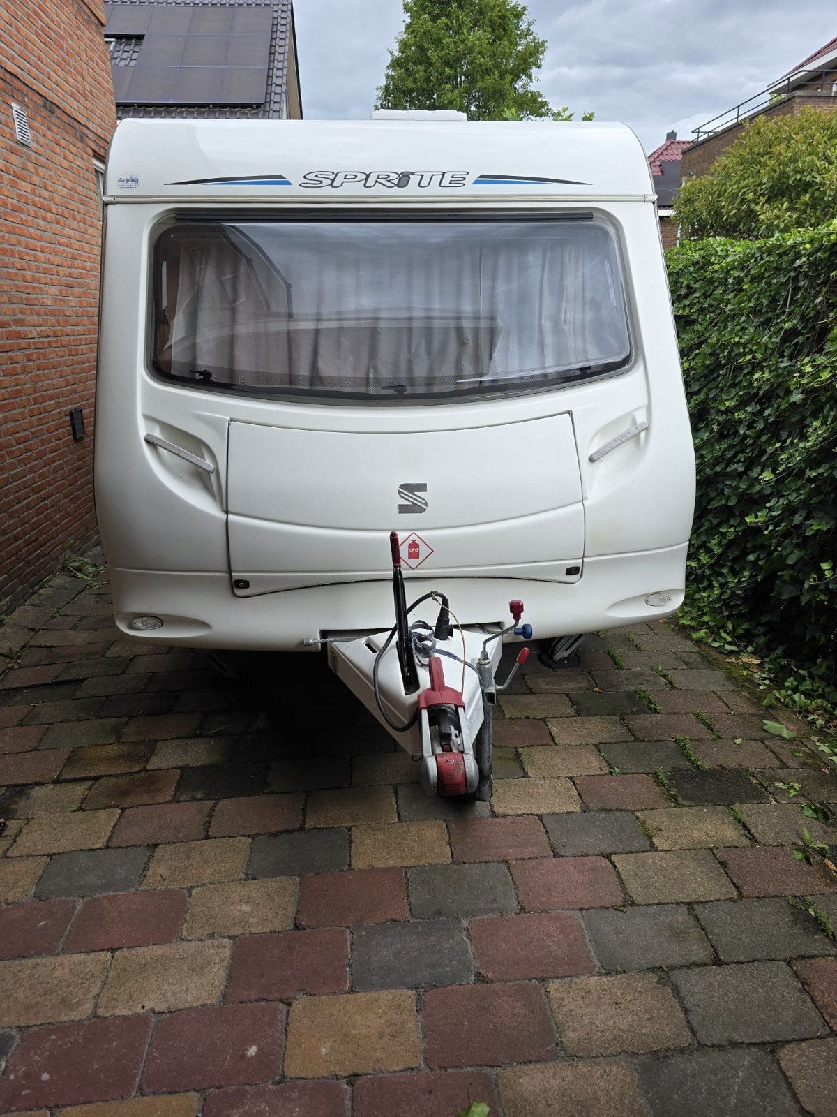 Sprite Super 450 SF uit 2011 met voortent en luifel, Rondzit, Particulier, 6 tot 7 meter, Lengtebed