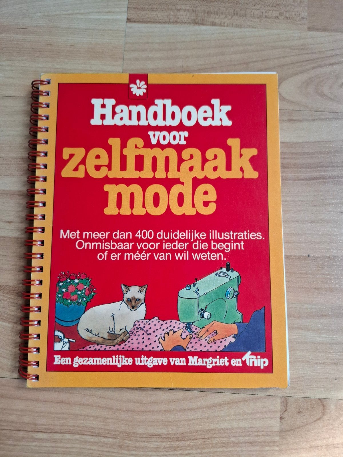 Handboek voor zelfmaakmode - Margriet en Knip, Hobby en Vrije tijd, Ophalen of Verzenden, Gebruikt, Overige typen