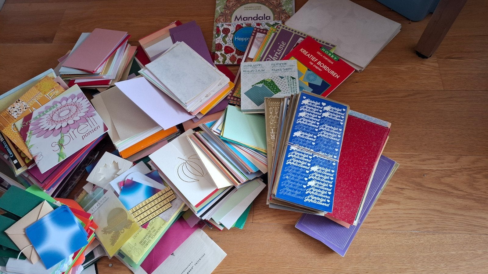 Grote partij knutselspullen: papier, boeken, gereedschap, Ophalen of Verzenden
