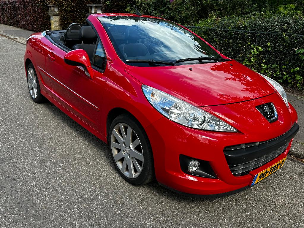 Peugeot 207 CC Sport 1.6 16V Turbo 2012 150 pk Rood, Auto's, Peugeot, Voorwielaandrijving, Zwart, Cabriolet, 4 stoelen