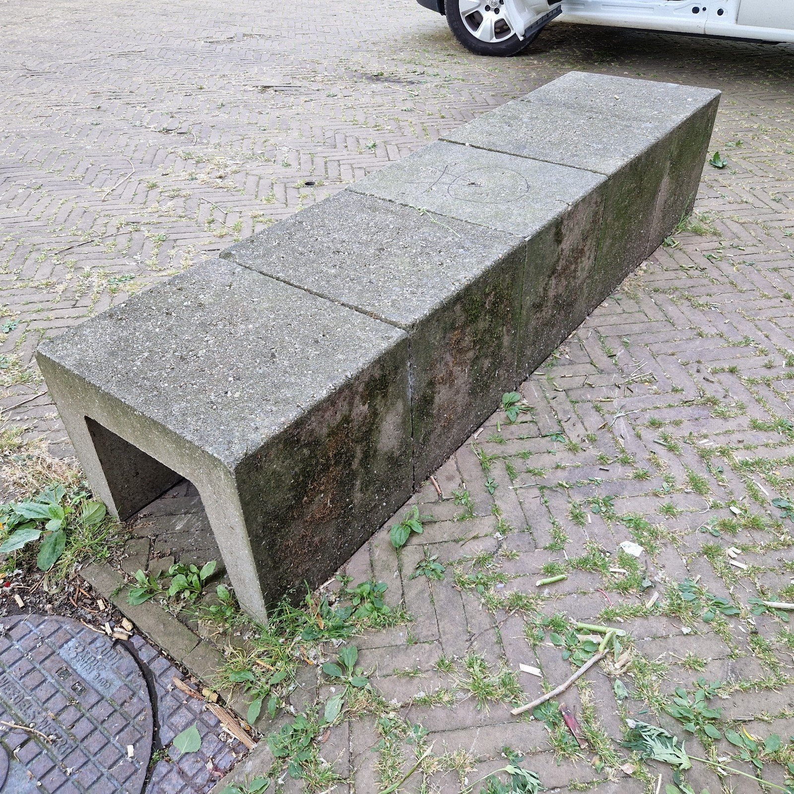 Betonnen bank/plantenbak - Robuust en veelzijdig, Ophalen, Gebruikt, Overige materialen