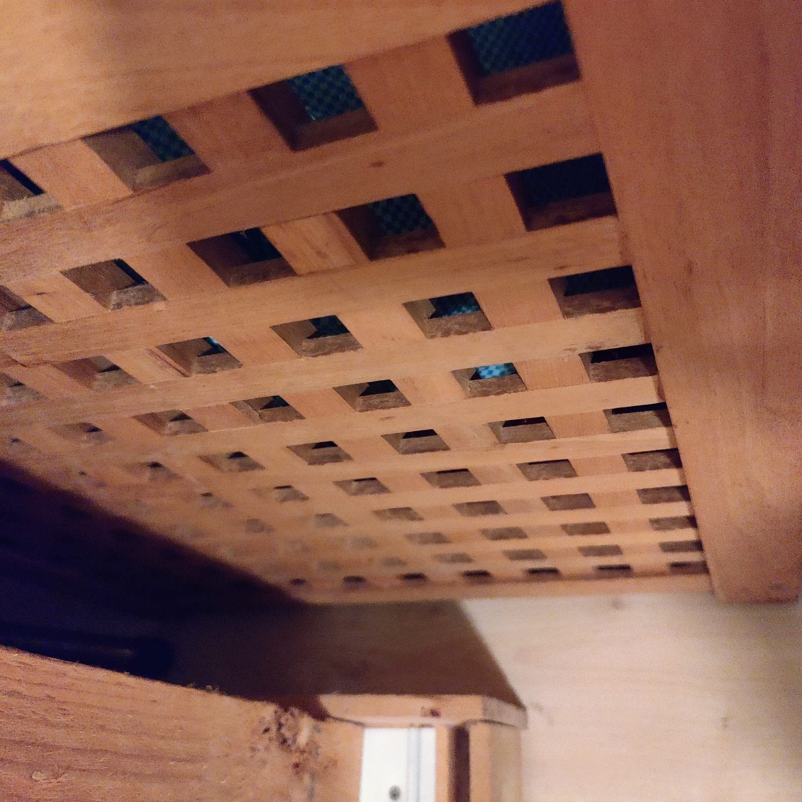 Houten wasmand/opbergkist met roosterdesign, Ophalen, Gebruikt