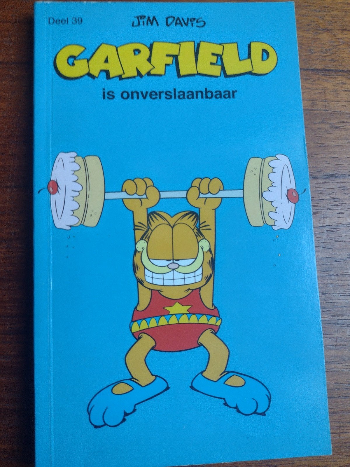 Garfield is onverslaanbaar - Deel 39 (Jim Davis), Eén stripboek, Ophalen of Verzenden, Gelezen, Jim Davis