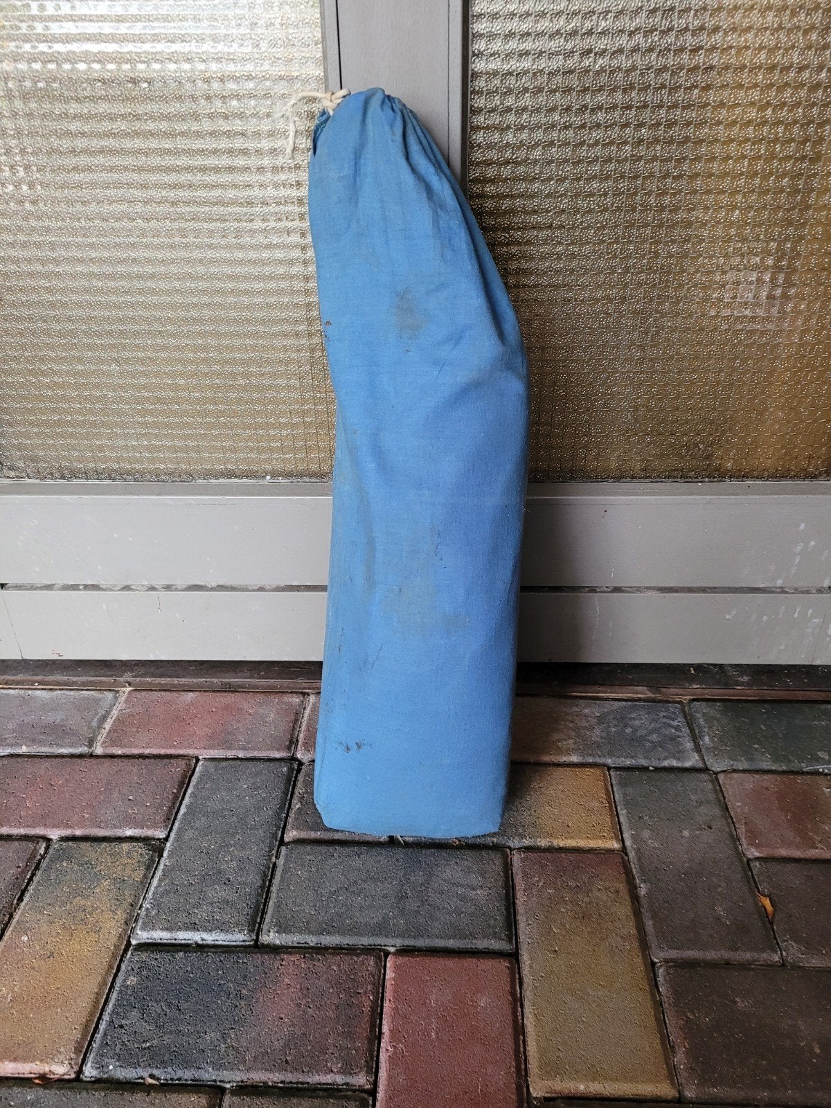 Gebruikt tentdoek met stokken en haringen, Ophalen of Verzenden, Gebruikt