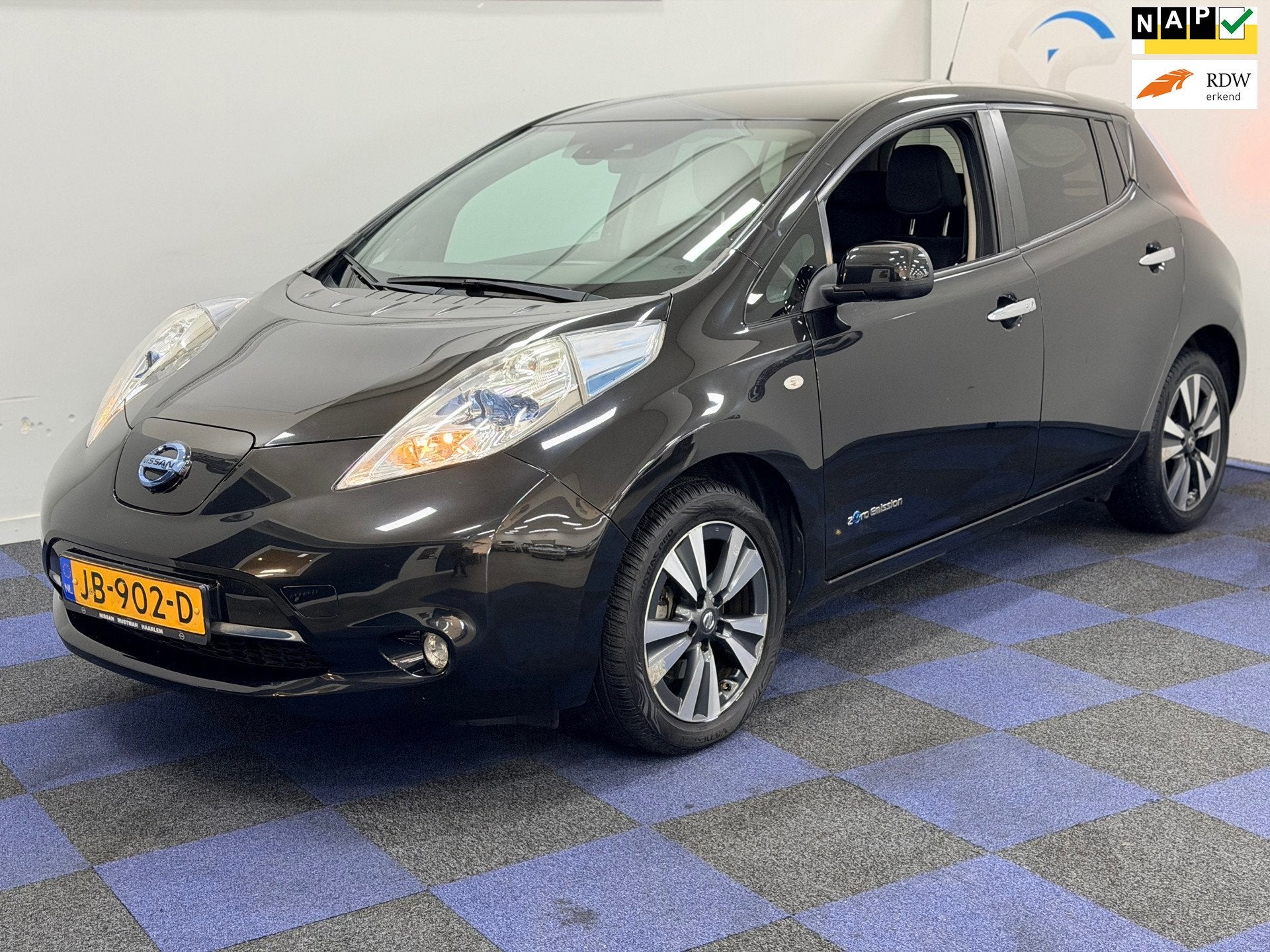 Nissan LEAF Tekna 24 kWh / DEALER ONDERHOUDEN / AUTOMAAT / N, Dealer onderhouden, Gebruikt, 199 km, Zwart