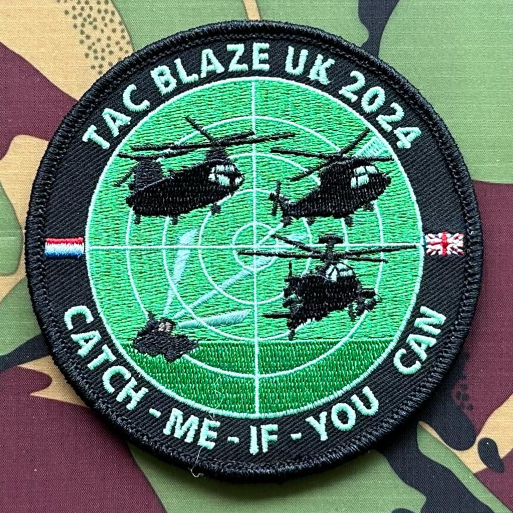 Patch RNLAF 298 300 301 SQN TAC Blaze UK 2024, Verzamelen, Ophalen of Verzenden, Luchtmacht, Nederland, Embleem of Badge