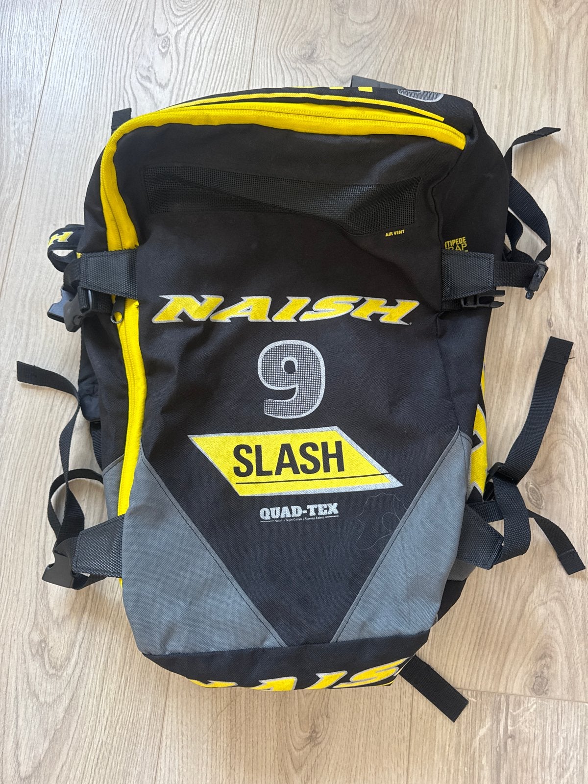 Naish Slash 9 kiterugzak/kitebag kitesurfen rugtas, Gebruikt, 25 tot 40 cm, Ophalen of Verzenden, Waterdicht
