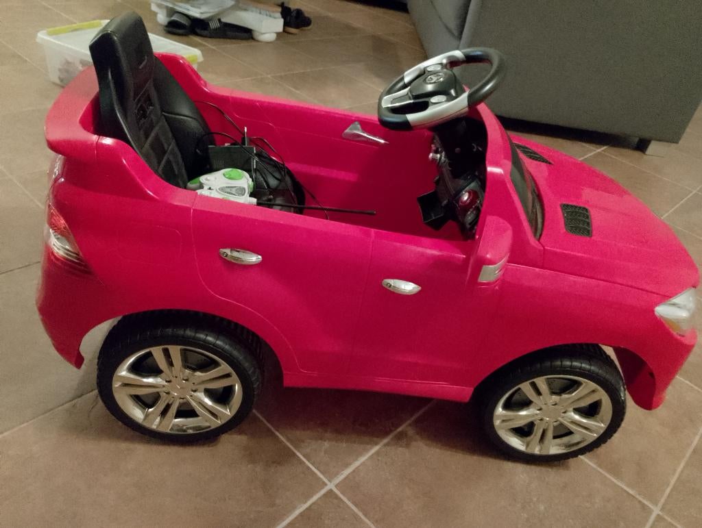 Auto voor een kind mercedes rood, Ophalen, Zo goed als nieuw