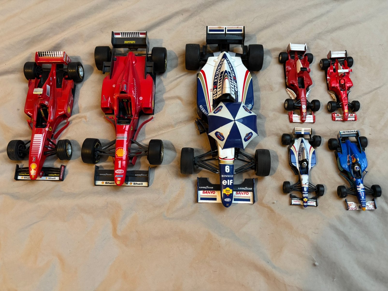 F1 Modellenbundel – o.a. Onyx Williams met paraplu, Auto, Groter dan 1:32, Zo goed als nieuw, Ophalen