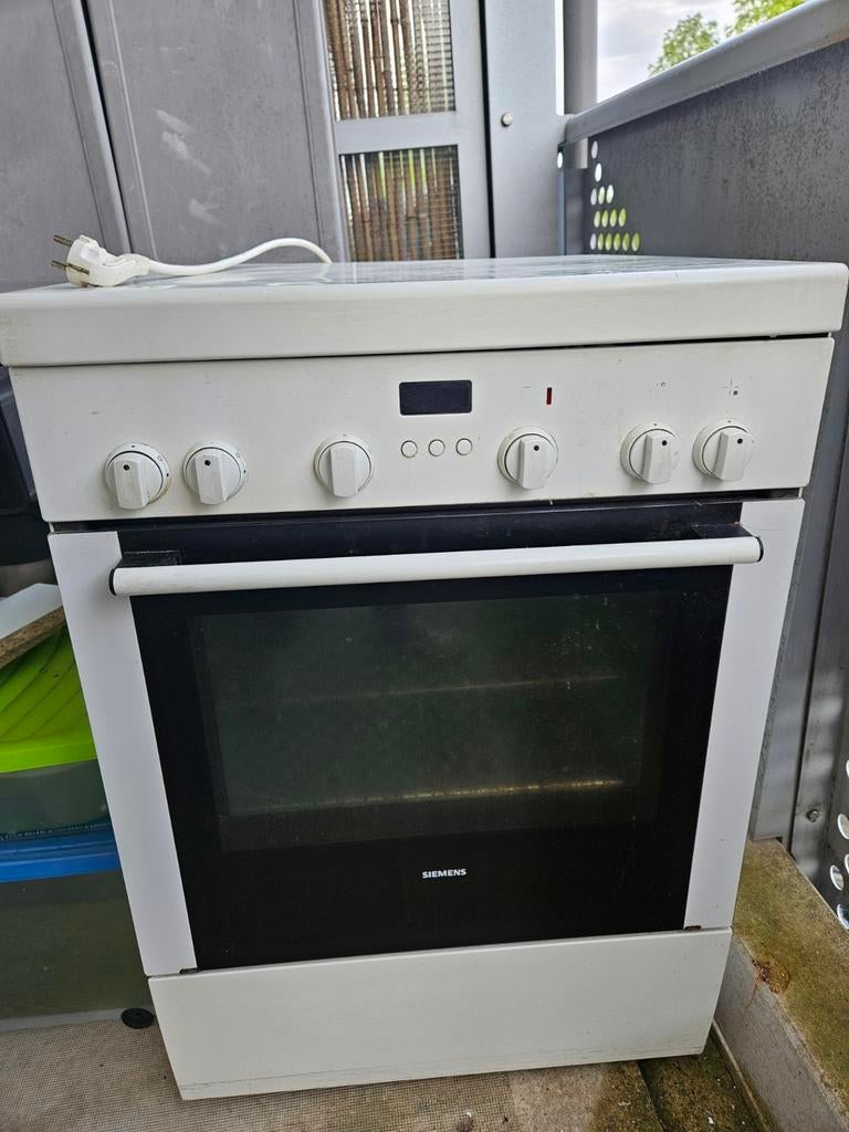 Goedwerkende Siemens gasfornuis met oven, Witgoed en Apparatuur, Fornuizen, Ophalen, Gebruikt, 60 cm of meer, 4 kookzones