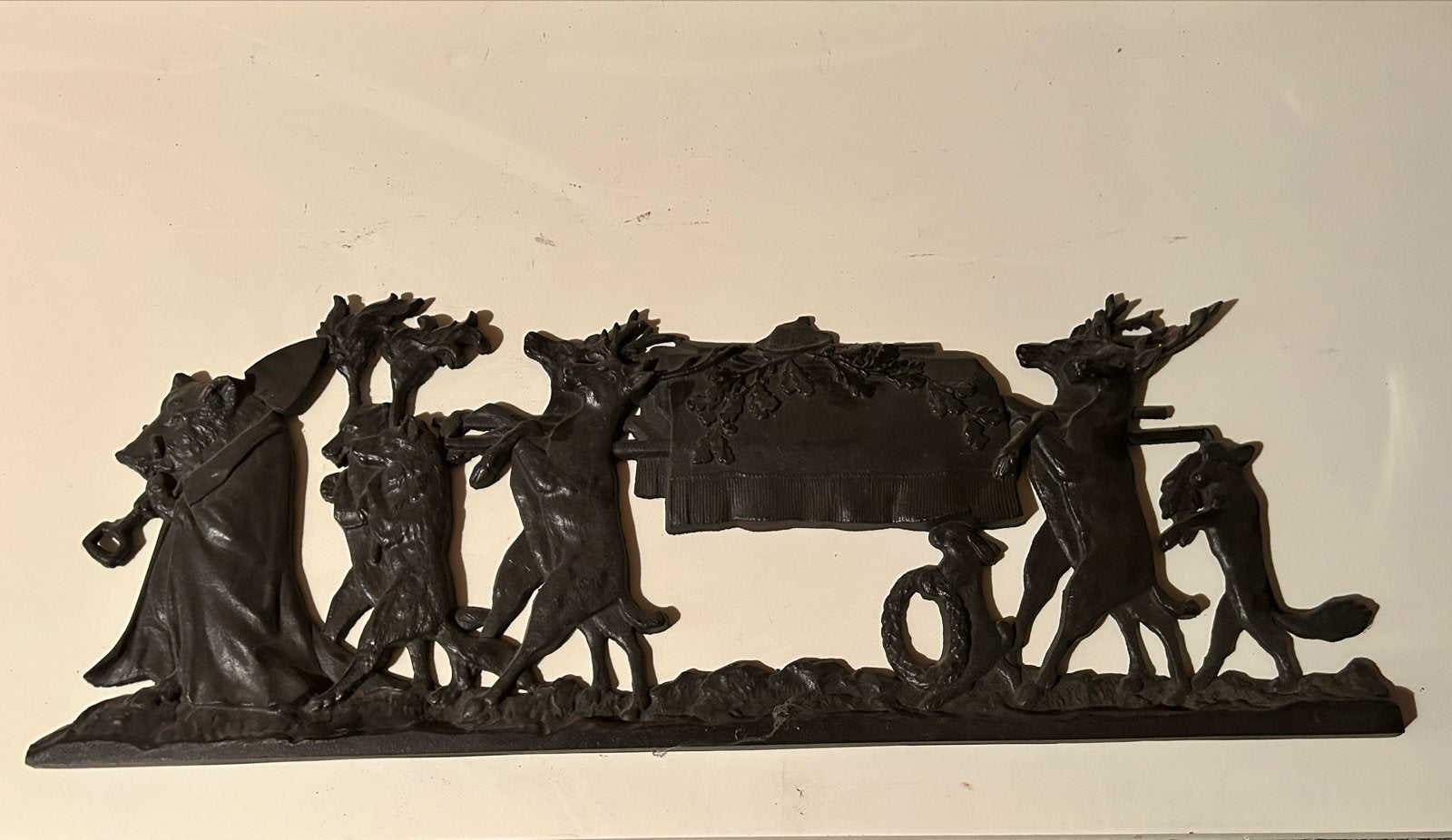 Decoratief wandreliëf: Jachttafereel met herten en jager, Ophalen, 50 - 100 cm, Gepatineerd, Wanddecoratie