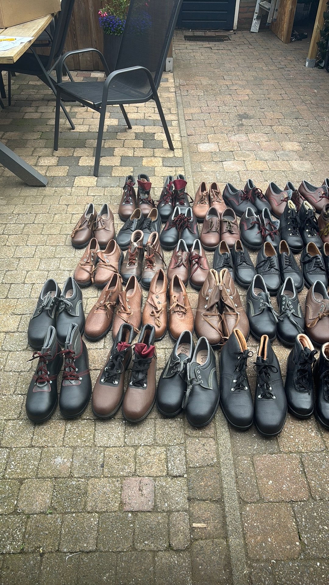 47 paar leren werkschoenen div. maten., Ophalen, Zo goed als nieuw