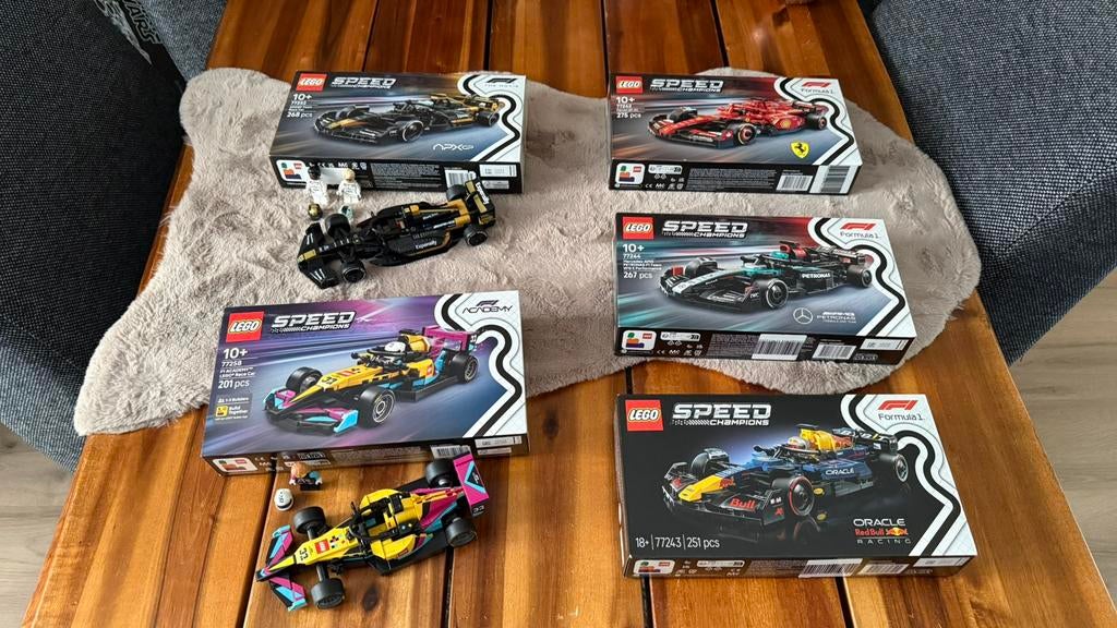3 Lego F1 auto's en 2 Lego Speed Champions auto's, Hobby en Vrije tijd, Modelauto's | 1:24, Ophalen of Verzenden, Nieuw, Overige merken