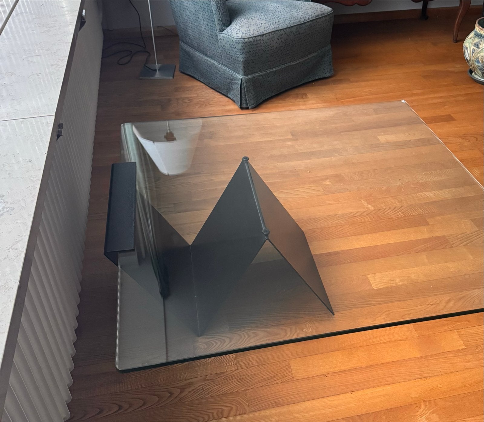 Postmodern zwarte stalen en glazen tafel, Ophalen, Gebruikt, 100 tot 150 cm, 50 tot 100 cm