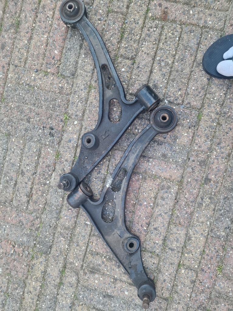 Originele linker- en rechterdraagarmen Suzuki Liana, Auto-onderdelen, Ophalen of Verzenden, Gebruikt, Suzuki