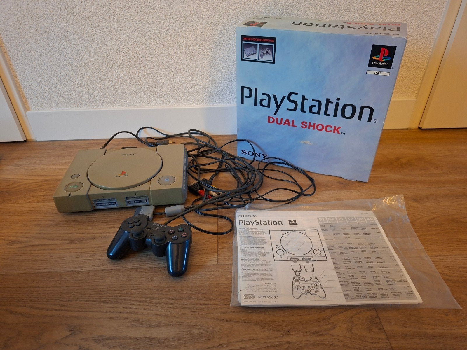 Playstation 1 incl. Controller, adapter, doos en instructies, Avontuur en Actie, 1 speler, Ophalen of Verzenden, Zo goed als nieuw