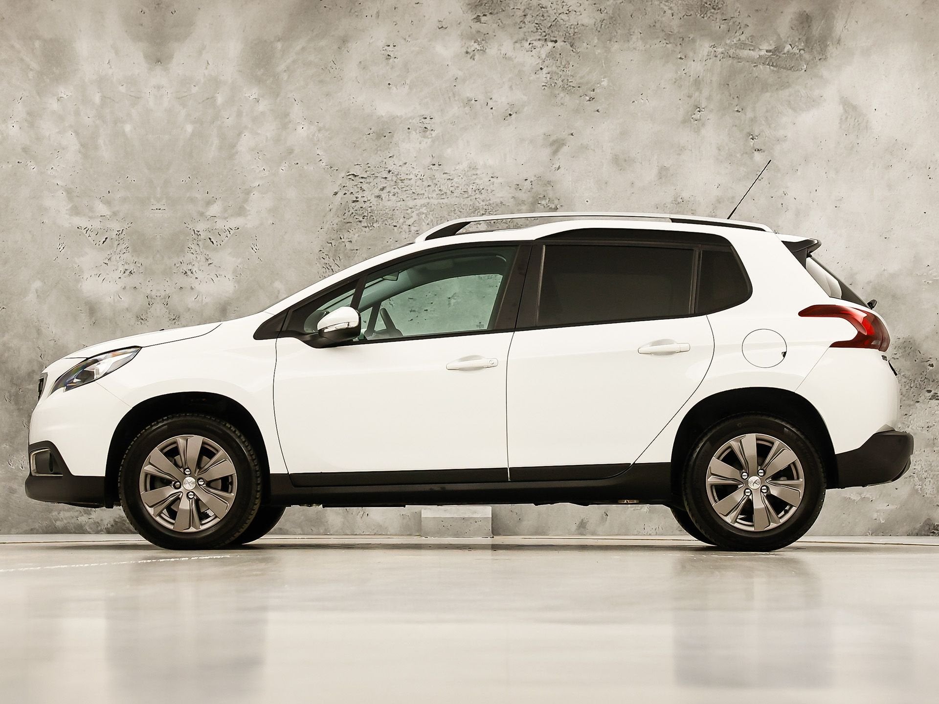 Peugeot 2008 1.2 PureTech Sport (PANORAMADAK, APPLE CARPLAY,, Auto's, Voorwielaandrijving, 12 maanden, Stof, Parkeersensor