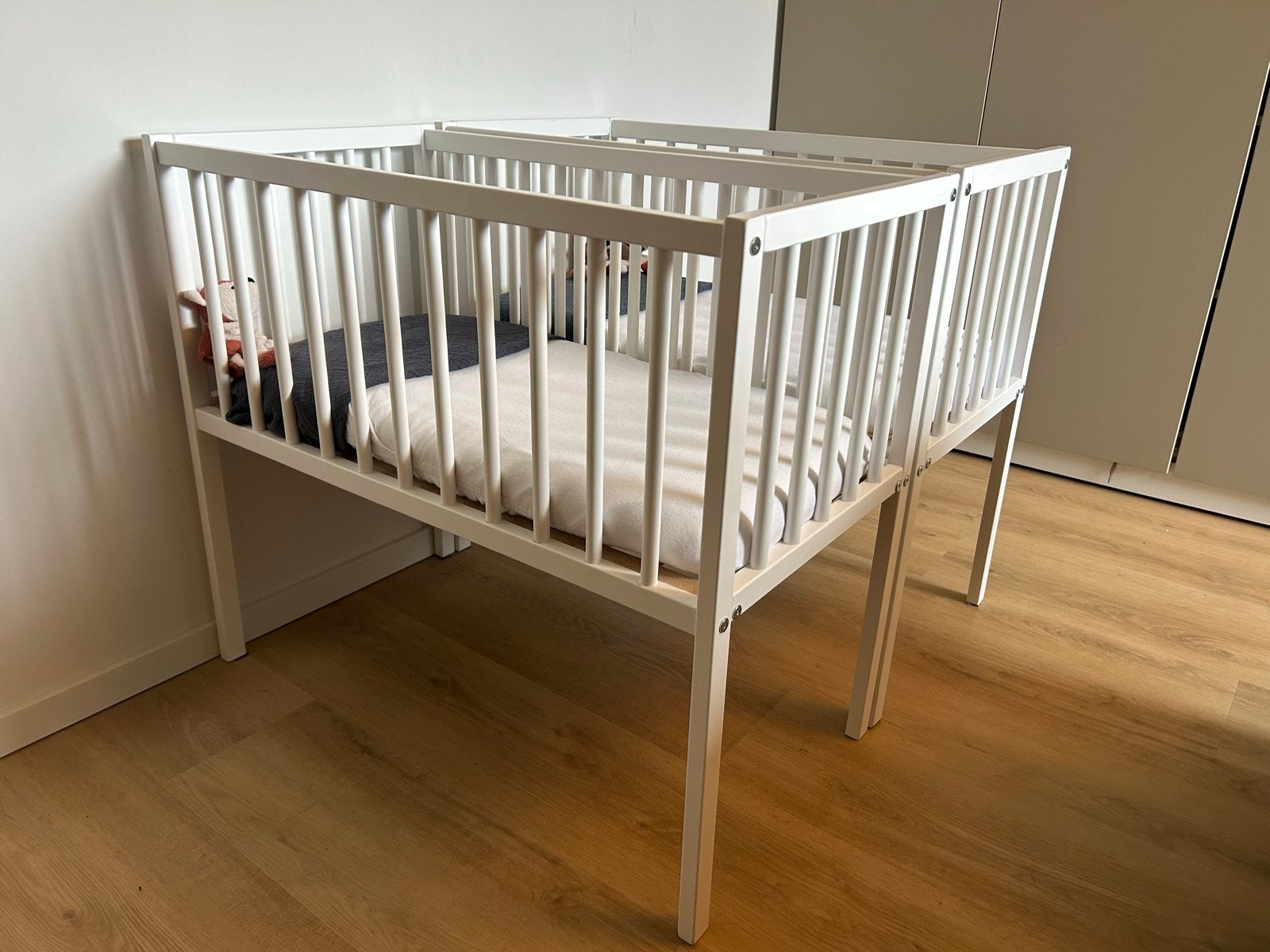 Twee wiegjes Elian  - tweeling - evt met matrassen, Kinderen en Baby's, Babywiegjes en Ledikanten, Ophalen, Zo goed als nieuw