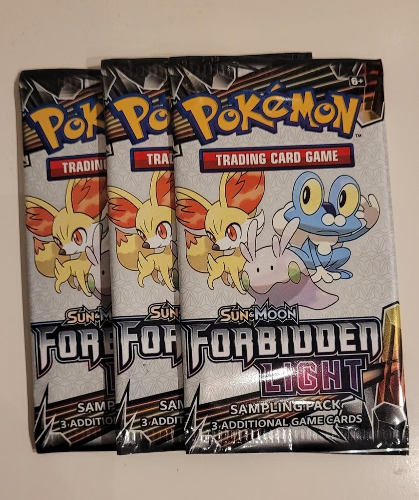 Pokémon Sun & Moon Forbidden Light Funpack, Hobby en Vrije tijd, Verzamelkaartspellen | Pokémon, Ophalen of Verzenden, Nieuw, Booster