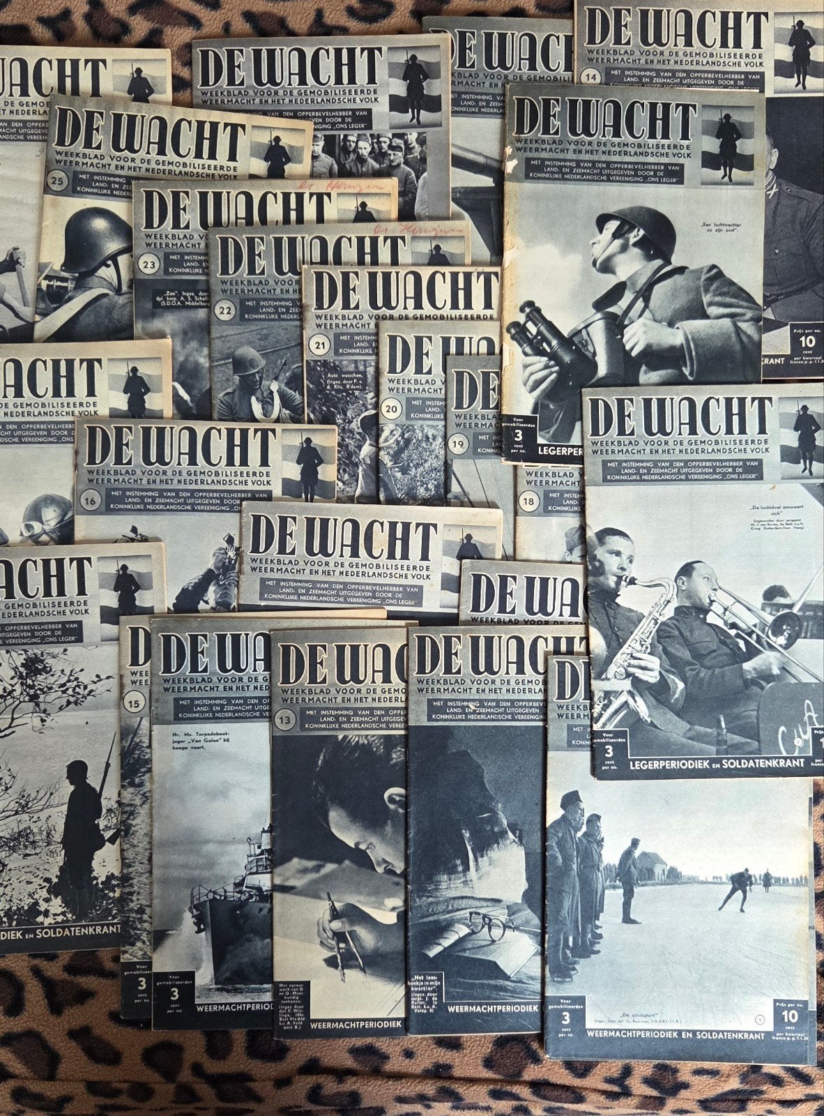 Complete serie De Wacht, nr. 26 (11 mei 1940) inbegrepen, Boeken, Ophalen of Verzenden