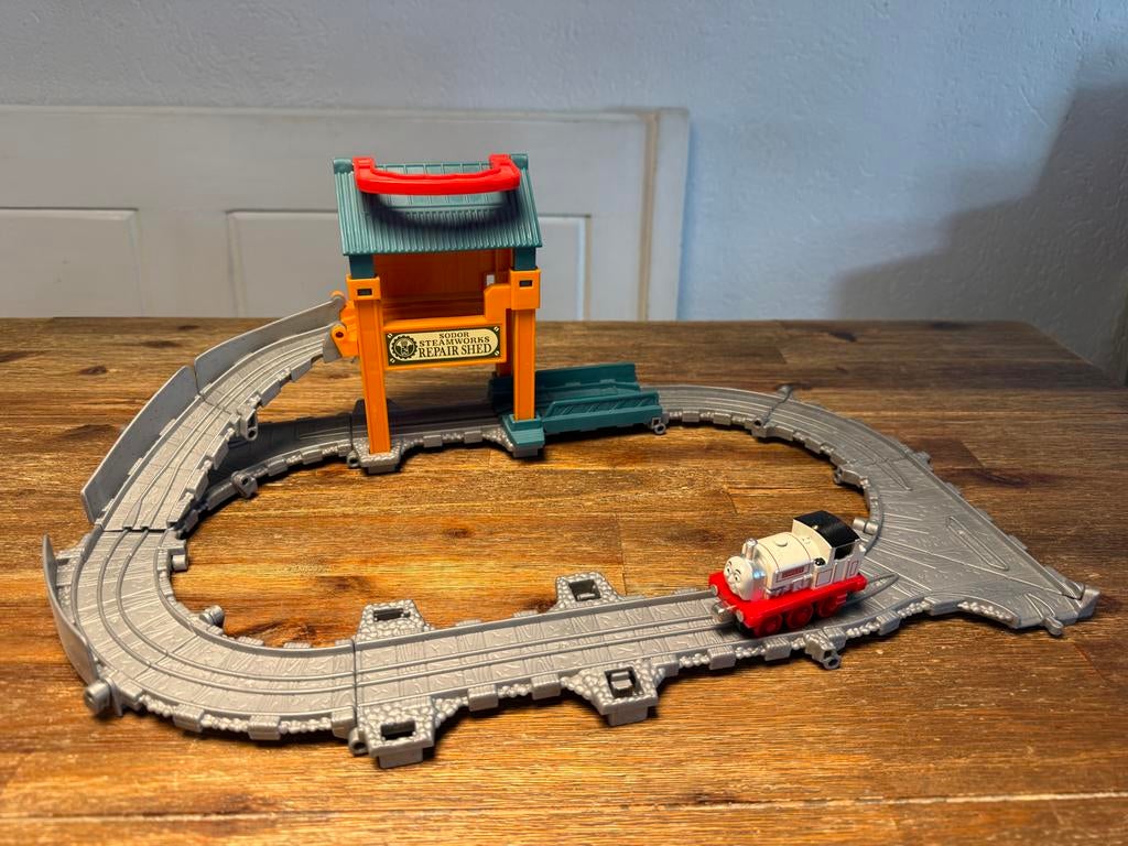 Thomas de Trein Stanley met Sodor Steamworks Reparatie Loods, Ophalen of Verzenden, Gebruikt