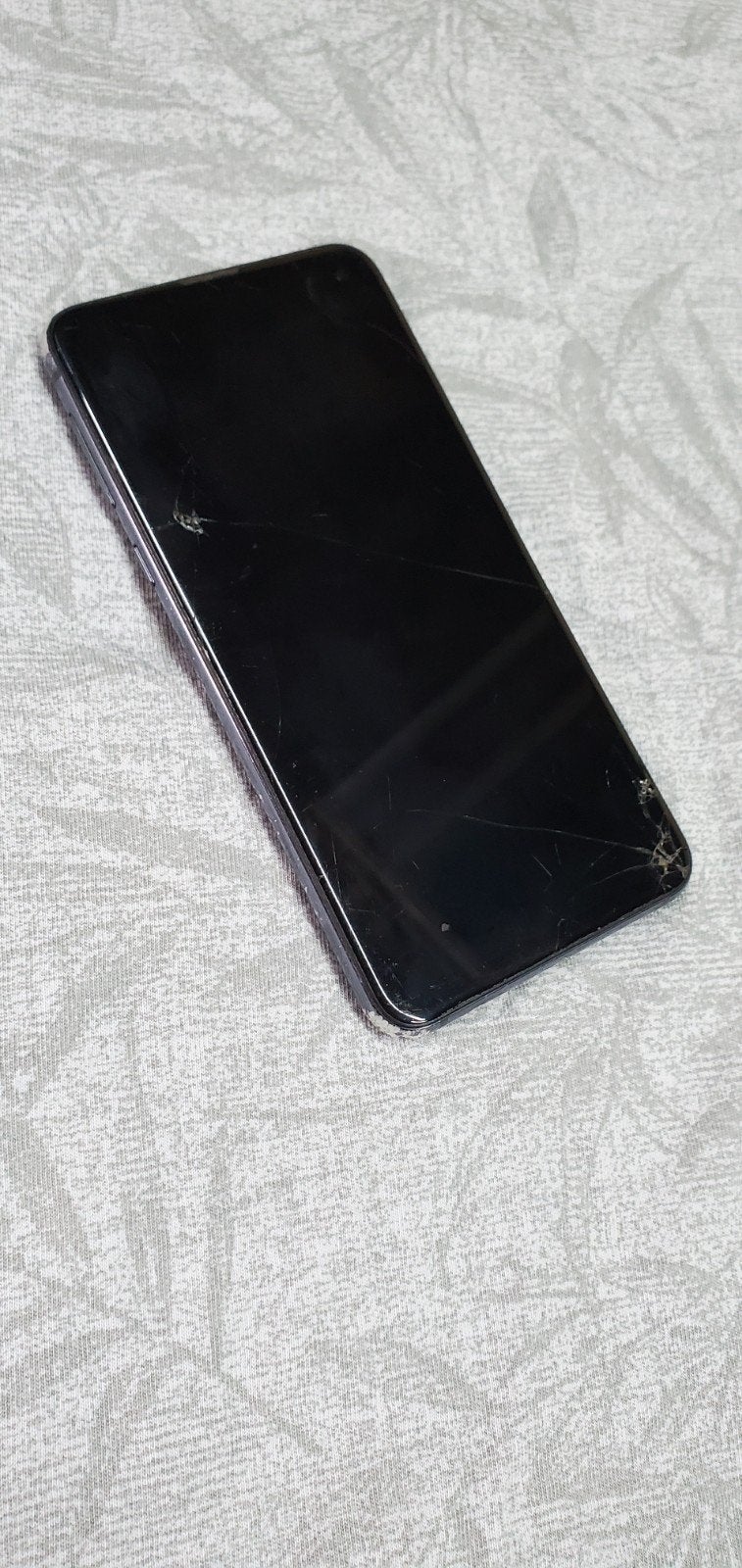 Samsung S10e 128 GB - Gebarsten achterkant, Telecommunicatie, Mobiele telefoons | Samsung, Ophalen, Gebruikt, Zwart, Touchscreen