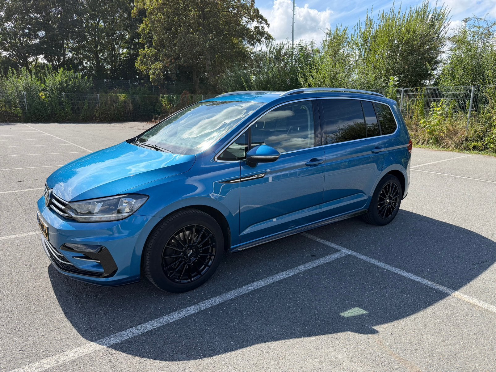 Volkswagen Touran 1.4 TSI 150PK 7-DSG 2018 Blauw, Auto's, 4 cilinders, Blauw, 7 stoelen, Origineel Nederlands
