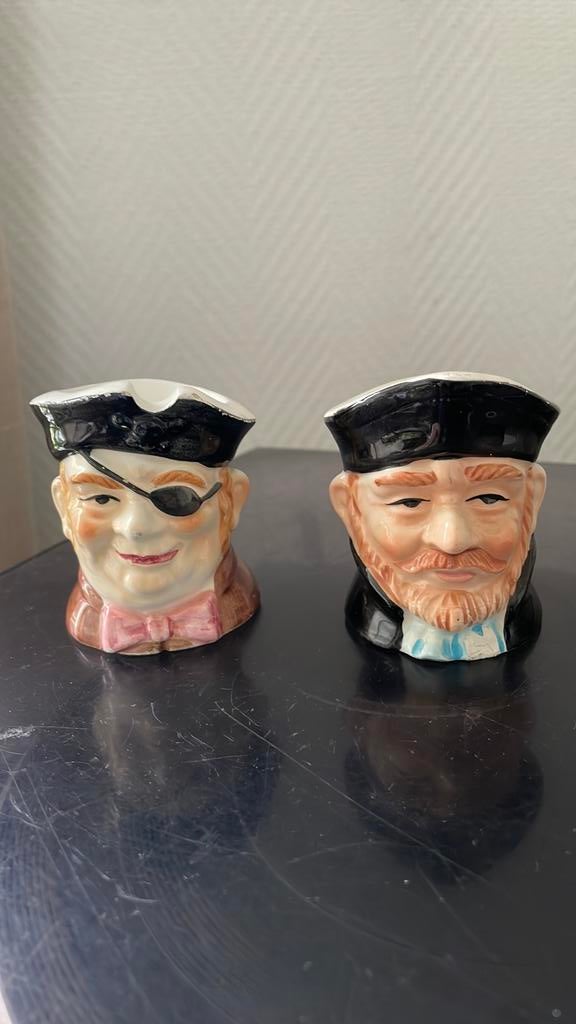 2 Eierdopjes staffordshire Toby, Ophalen of Verzenden