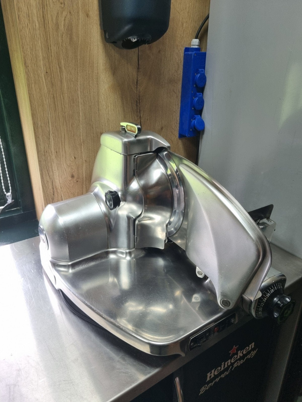 Berkel 834 professionele vleessnijmachine – nette staat, Ophalen, Gebruikt, Bakkerij en Slagerij