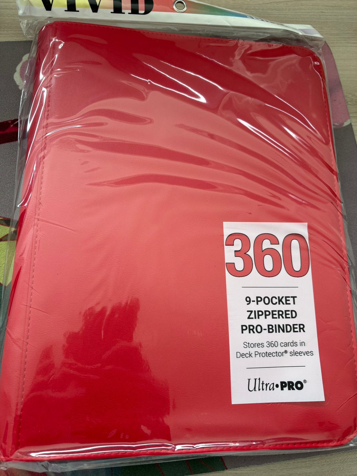 Rood ULTRA PRO Vivid 9 Pocket Zippered Pro Binder - Red, Hobby en Vrije tijd, Verzamelkaartspellen | Overige, Zo goed als nieuw