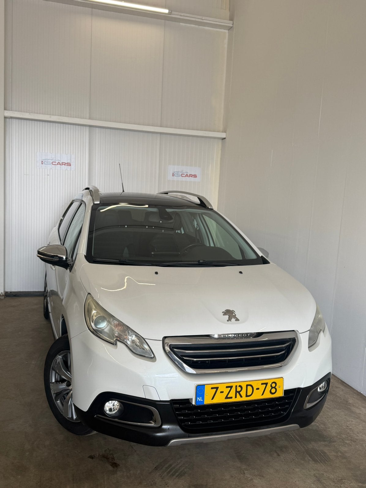 Peugeot 2008 1.2 VTI | Pano | Trekhaak | Dealer onderhouden!, Voorwielaandrijving, 40 €/maand, Zwart, 1199 cc