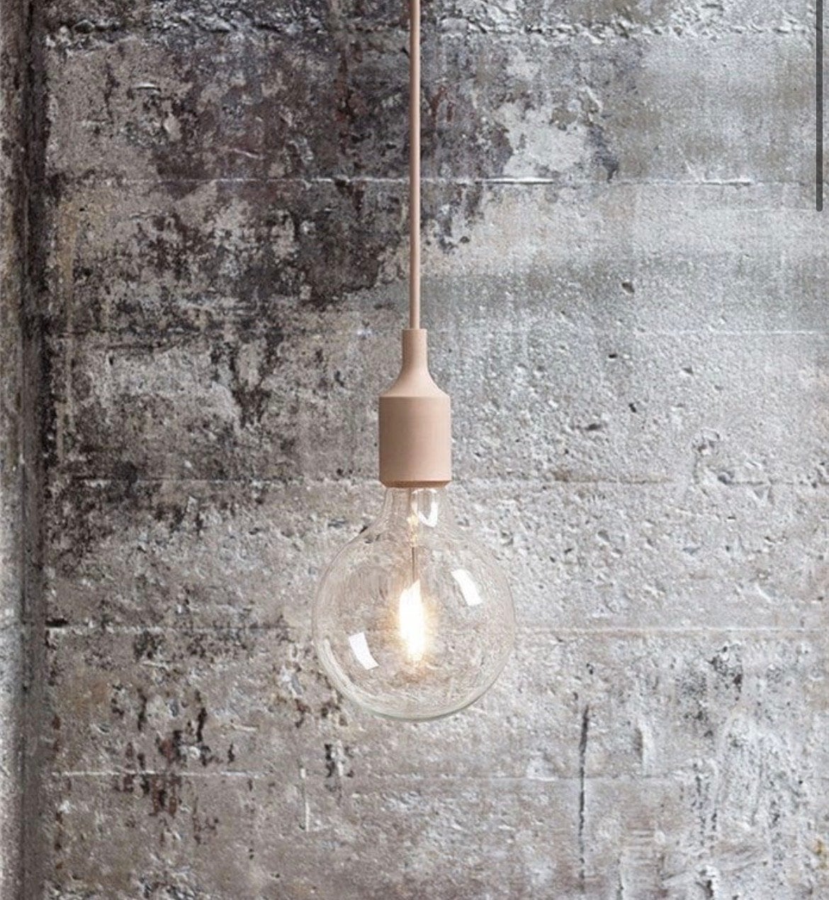 Muuto E27 hanglamp - Nude - Ingekorte versie, Huis en Inrichting, Ophalen of Verzenden, Gebruikt, Kunststof, E27 (groot)