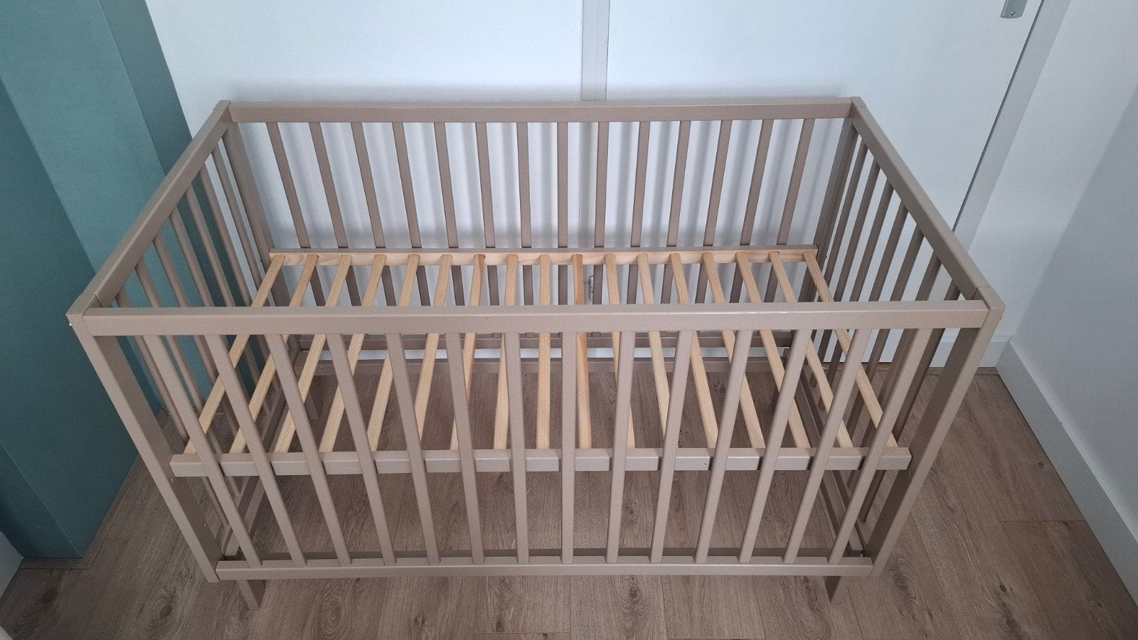 Meegroei Ledikant 70x140cm - 4-in-1 Verstelbaar Bedje, Ophalen, 70 tot 85 cm, 140 tot 160 cm, Zo goed als nieuw