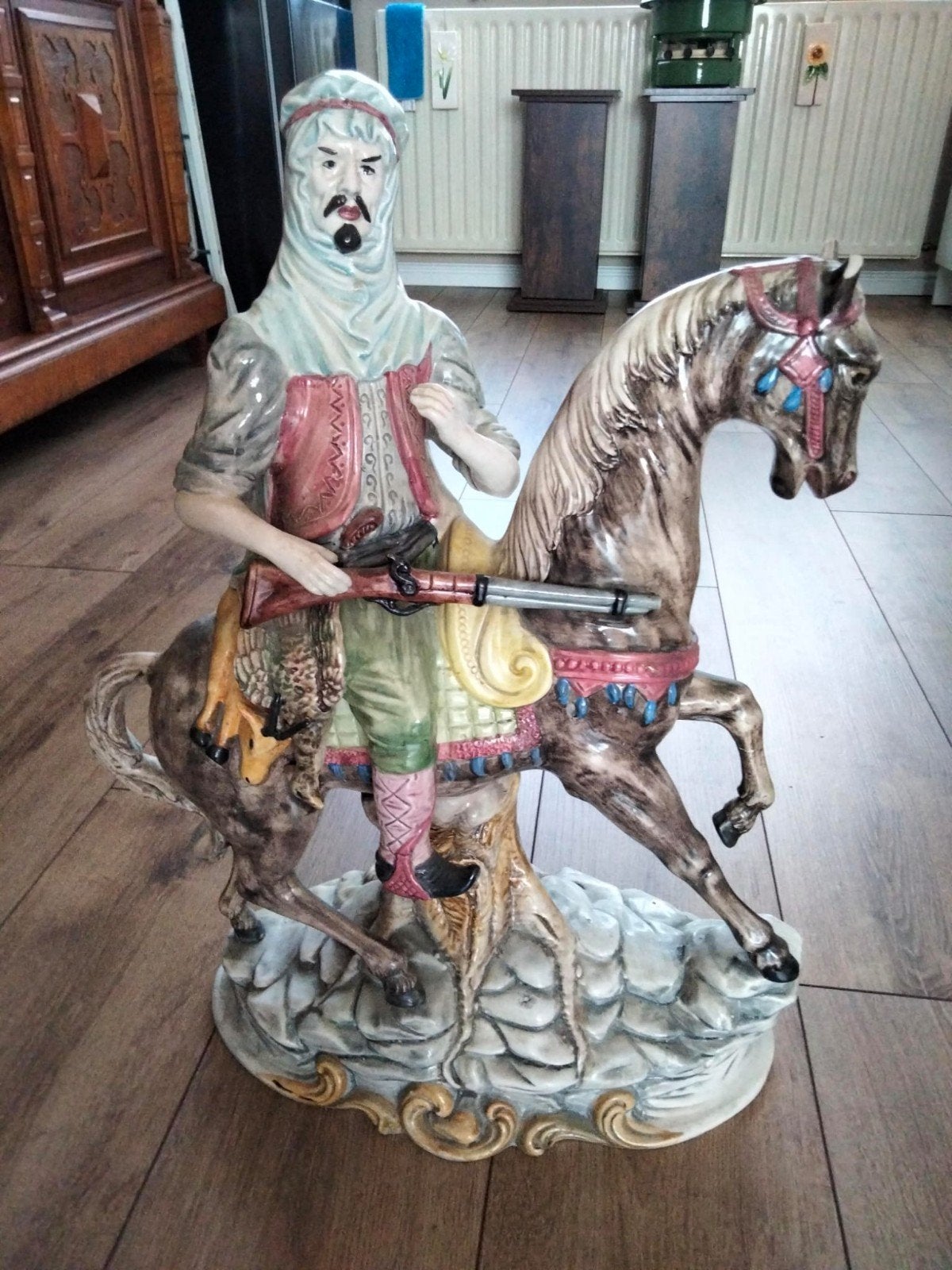 Porseleinen beeld van een Arabische jager te paard, Ophalen, Gebruikt, Dier