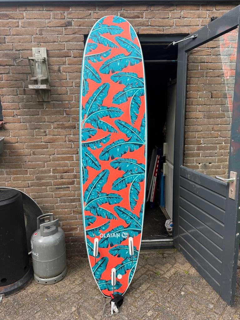 Olaian Funboard 500 7'8’ met vinnen en koord en 2 wetsuits, Watersport en Boten, Golfsurfen, Ophalen, Zo goed als nieuw, Funboard