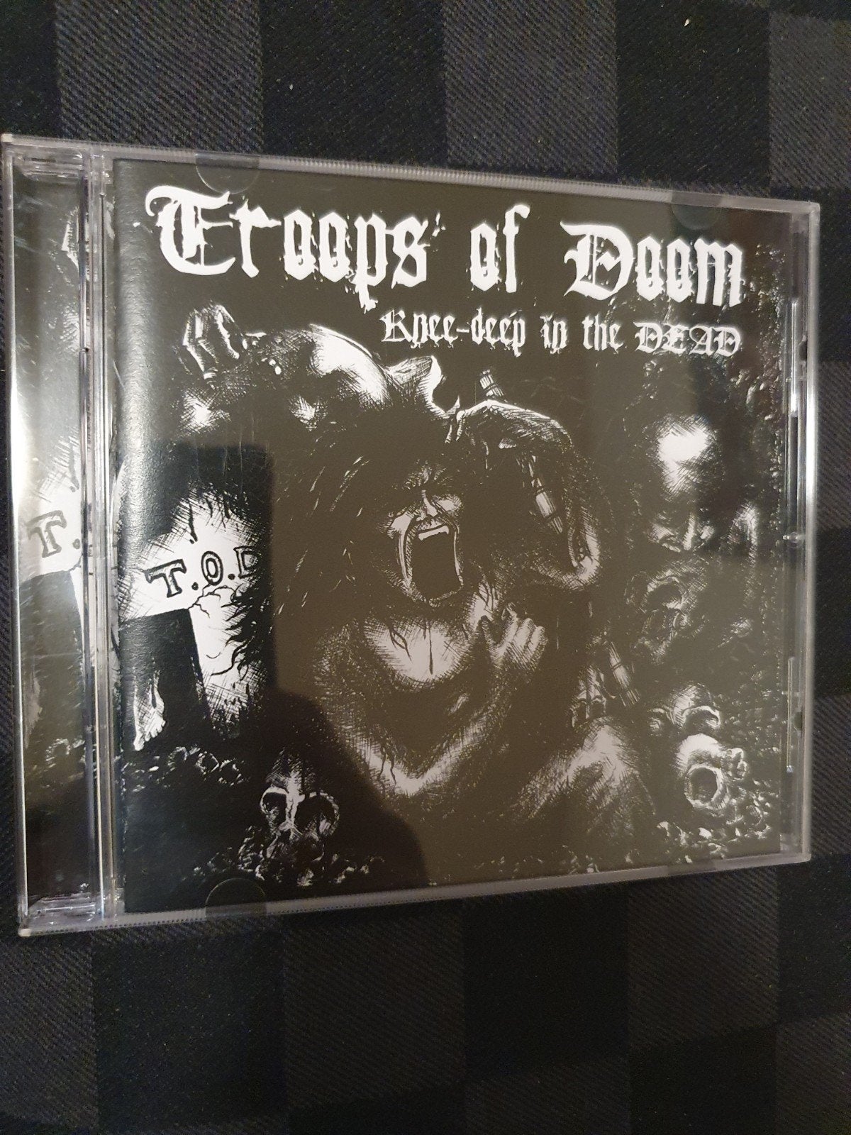 troops of doom knee-deep in the dead, Verzenden, Gebruikt