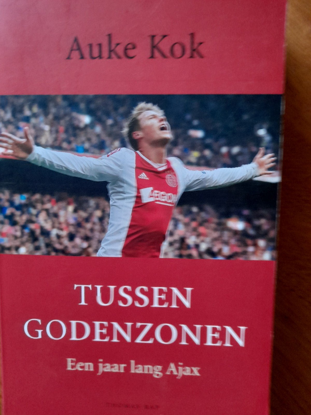 Tussen Godenzonen, Ophalen of Verzenden, Zo goed als nieuw, Balsport